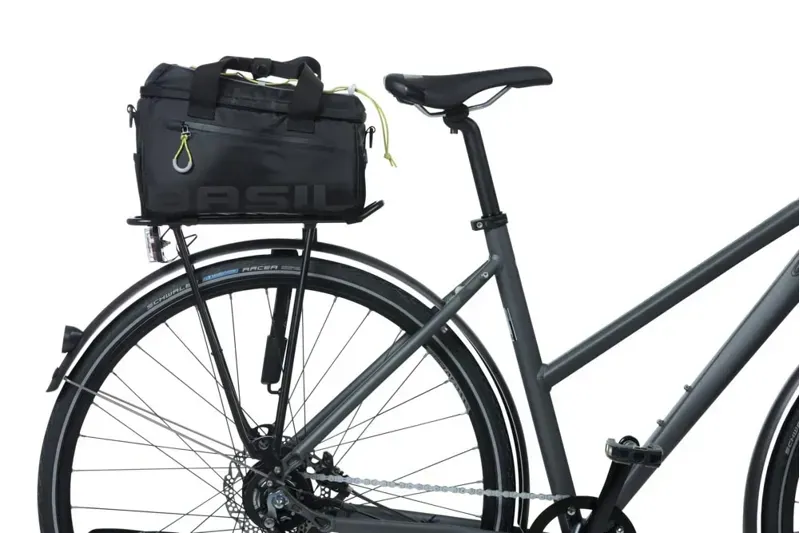 Basil Miles 7l Trunkbag in Black-5