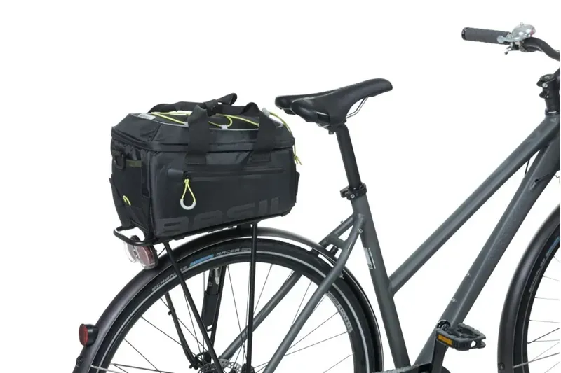 Basil Miles 7l Trunkbag in Black-6